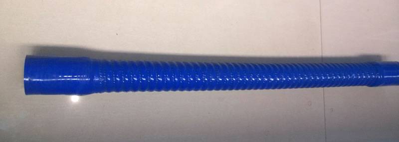 One flexible silicone hose in blue is displayed on the picture.